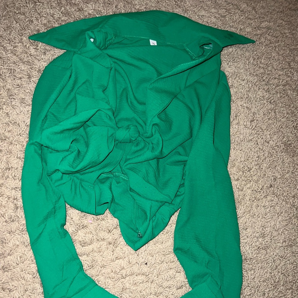Cute green cropped shirt